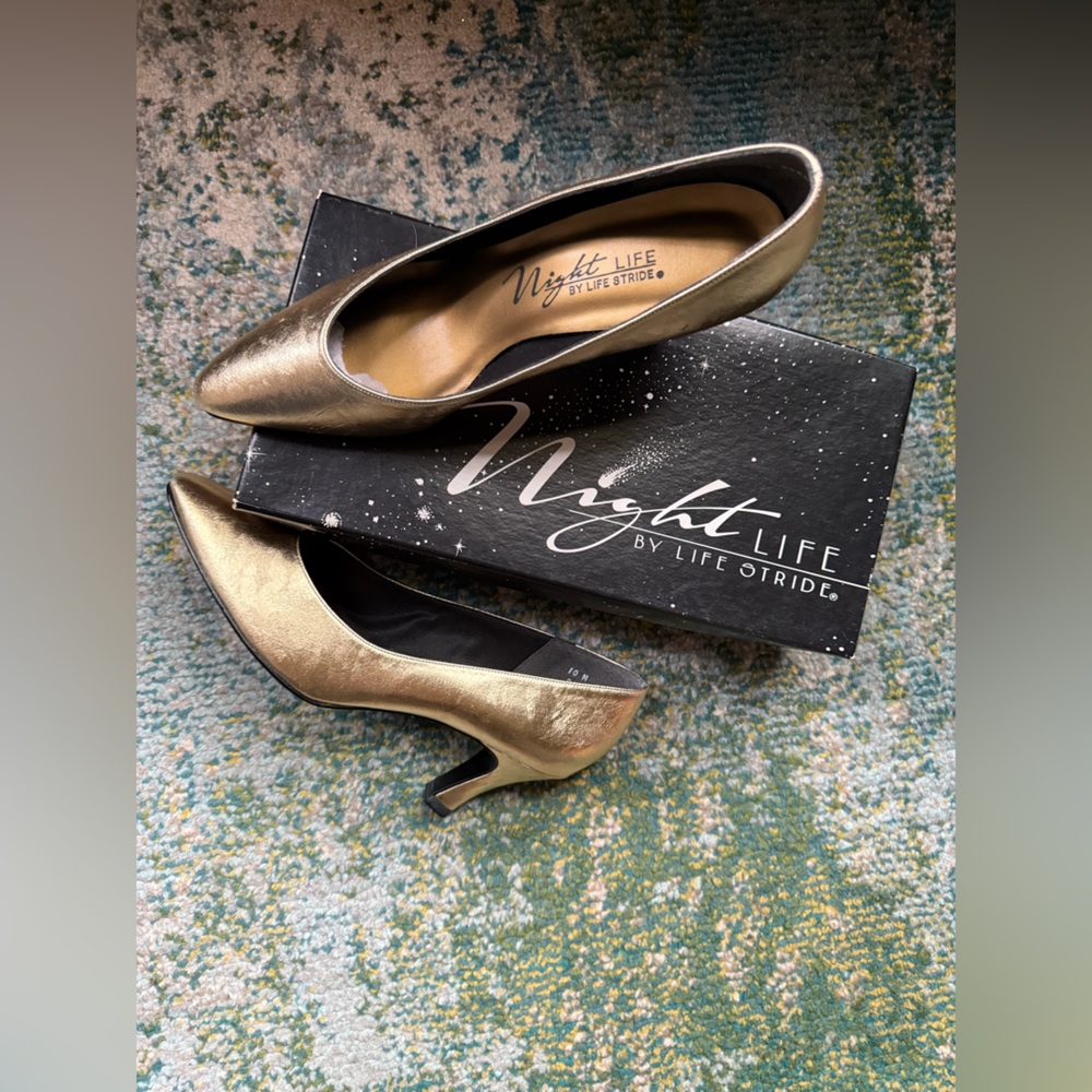 Vintage NOS Night Life by Life Stride gold metallic dress pumps, size 10M - Picture 2 of 15